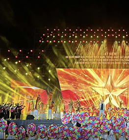 Sân khấu lớn chưa từng có tại một tỉnh miền núi phía Bắc, diện tích 2.000m2 đón 10.000 khán giả